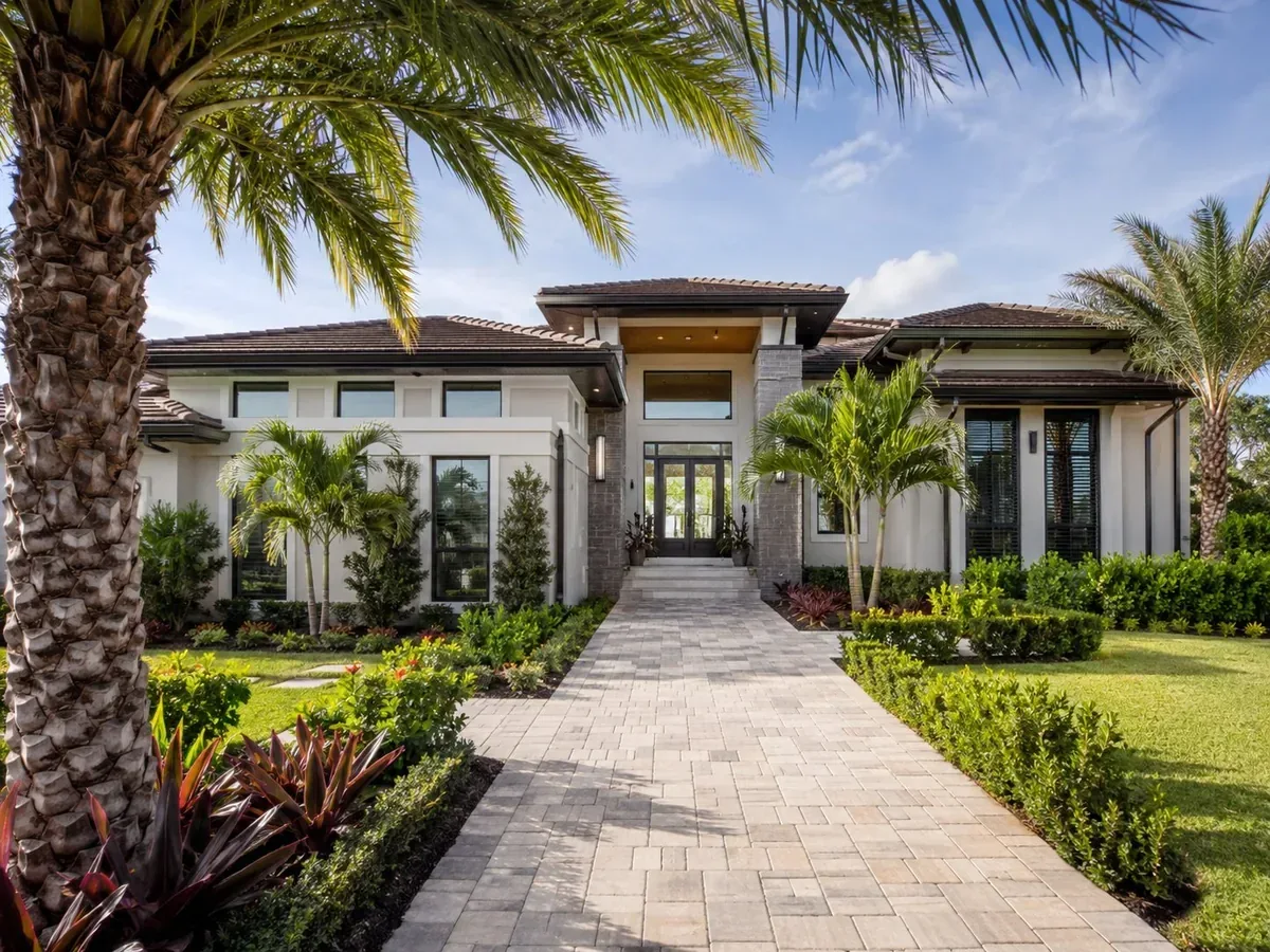 Tropical Florida paver walkway and front entry